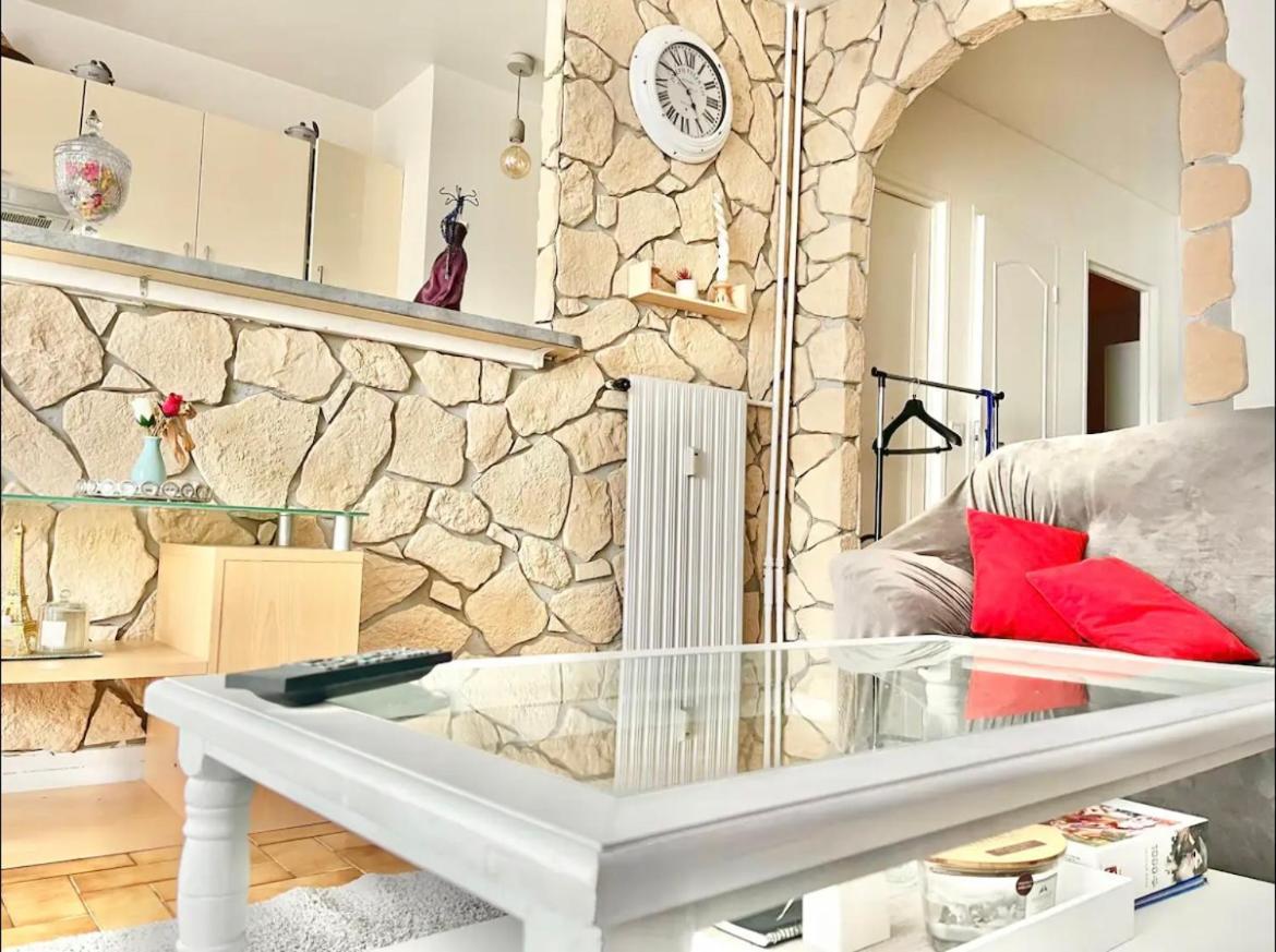 Le Bon Emplacement Apartment Аржантьой Екстериор снимка